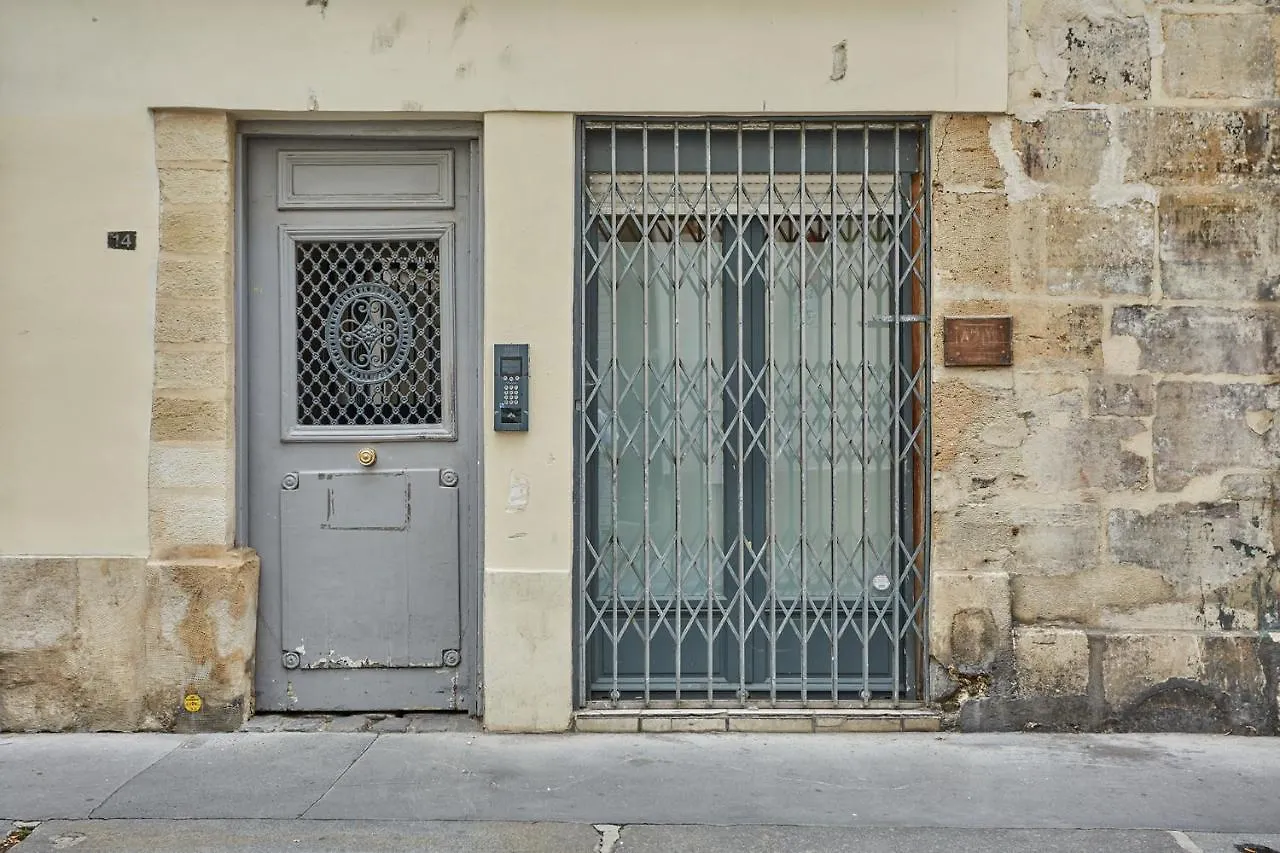 Studio Le Marais Renove / Paris Historique Apartment