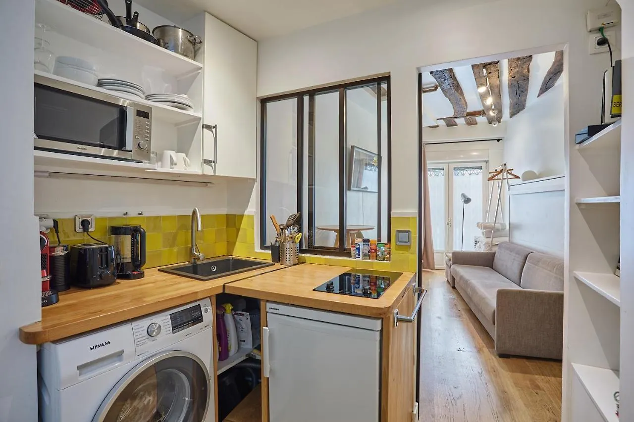 Studio Le Marais Renove / Paris Historique Apartment France