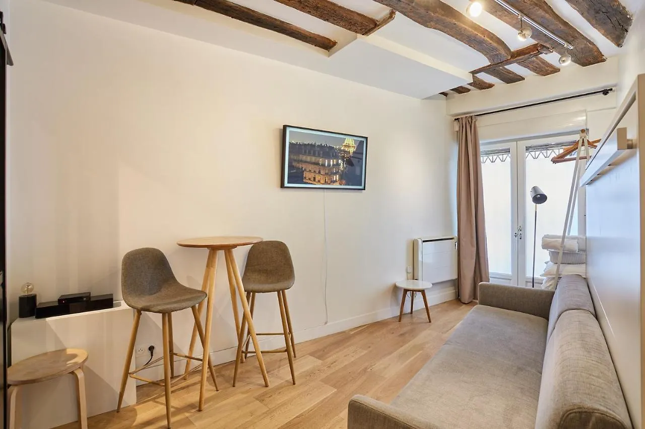 Studio Le Marais Renove / Paris Historique Apartment France