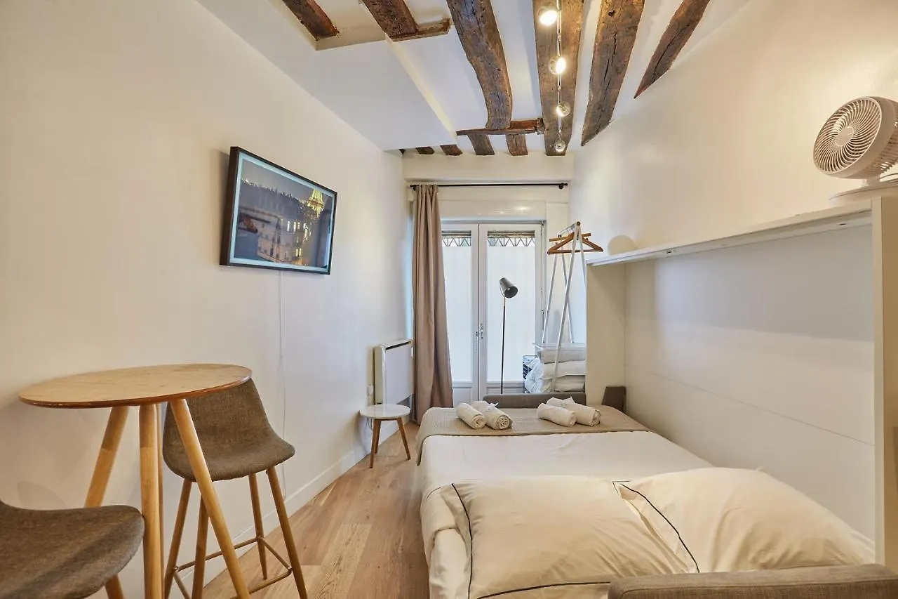 Studio Le Marais Renove / Paris Historique Apartment 0*,  France