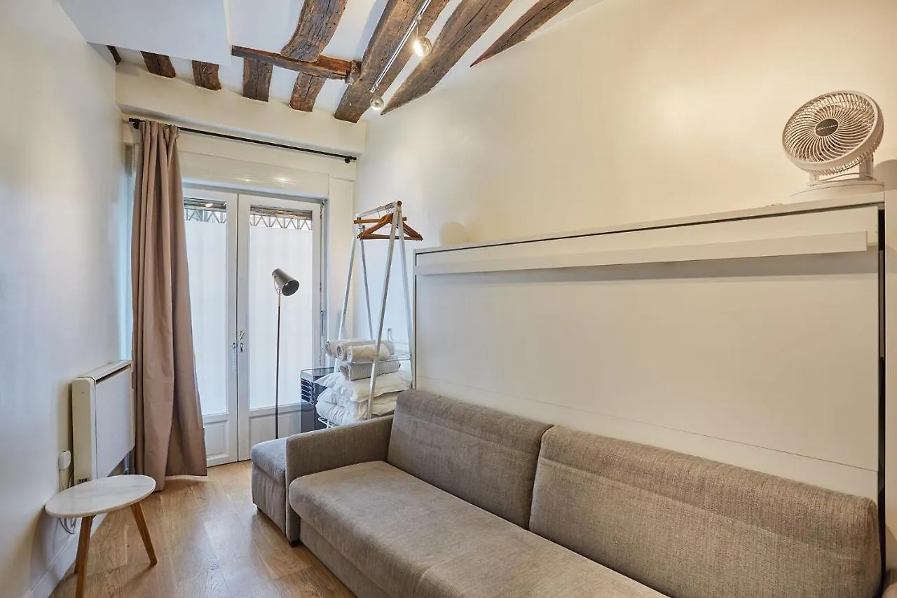 Studio Le Marais Renove / Paris Historique Apartment 0*,